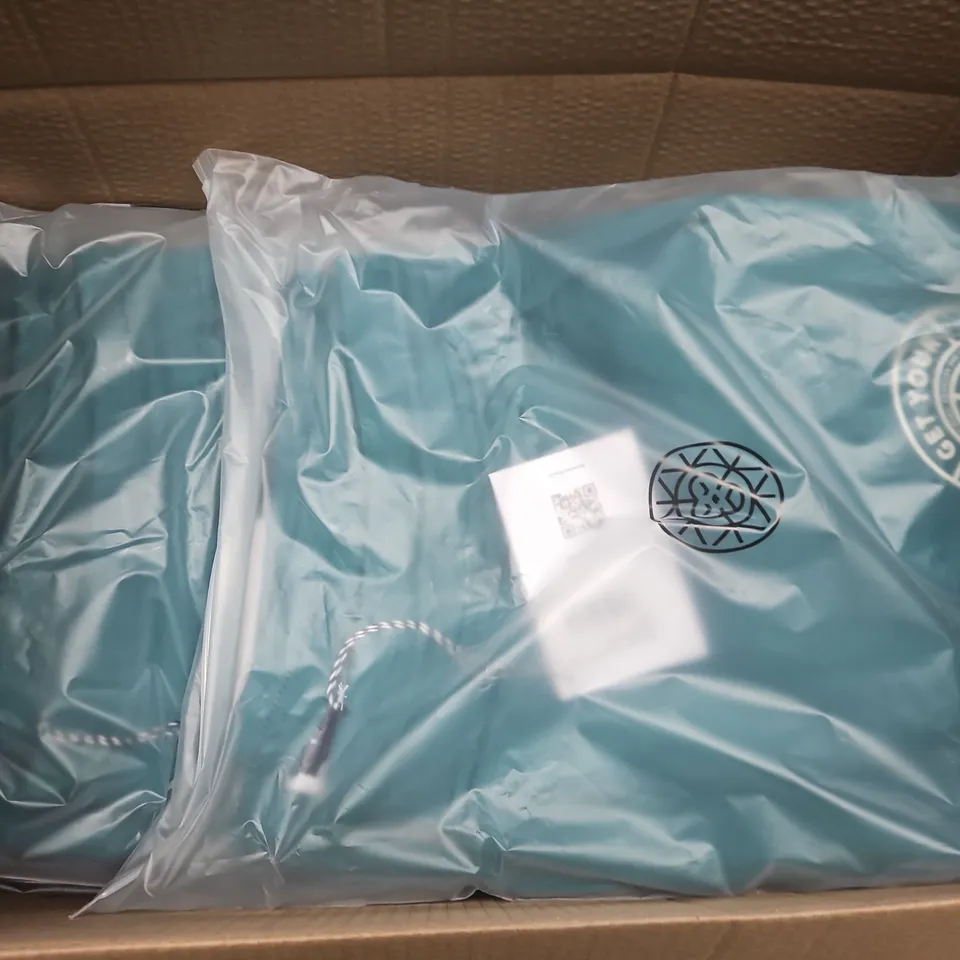 APPROXIMATELY 18 ASSORTED BAGGED UNISEX GET YOUT COLD ON JOGGERS IN VARIOUS SIZES TO INCLUDE COLOURS SUCH AS GREEN & CLAY