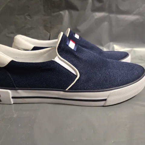 TOMMY HILFIGER NAVY PUMPS - EUR 40