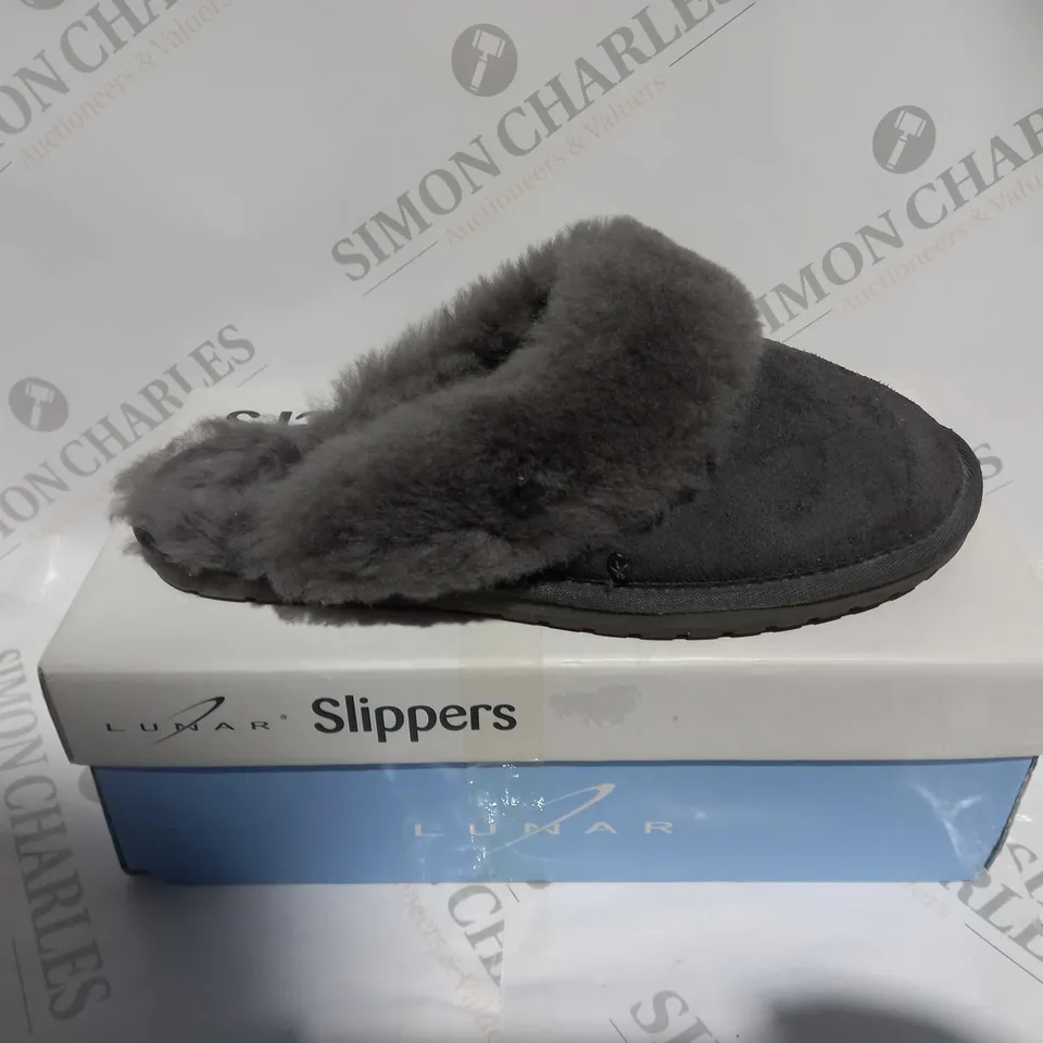 PAIR OF EMU NEST JOLIE SHEEPSKIN SLIPPERS, CHARCOAL - SIZE 5