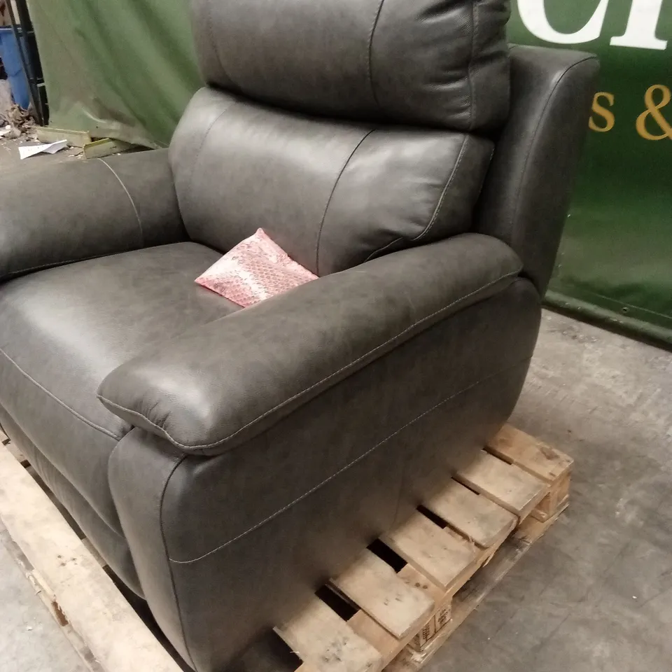 QUALITY DESIGNER ITALIAN MADE PATRIZIO LEATHER ELECTRIC RECLINER CHAIR WITH SMALL ARMS
