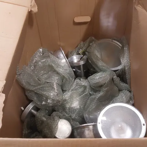 BOX CONTAINING A LARGE QUANTITY OF LAMPS