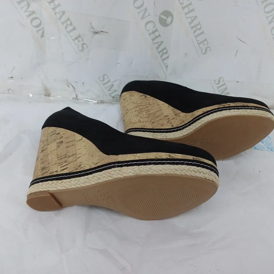 LARGE BOX OF APPROXIMATELY 8 LOOSE NEW LOOK WEDGE BLACK HEELS IN VARIOUS SIZES 