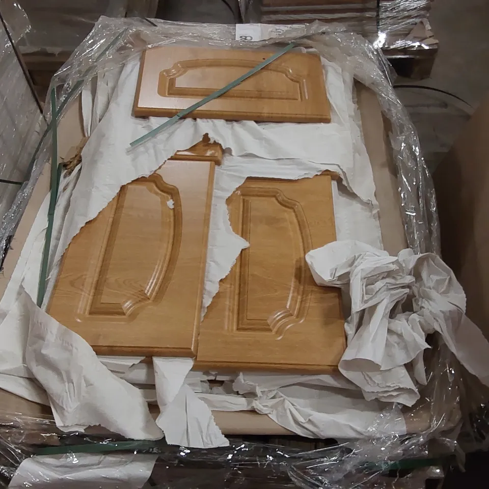 PALLET OF LARGE QUANTITY OF KITCHENS/BEDROOM REPLACEMENT CABINET DOOR/DRAWER/END PANELS IN ASSORTED SIZES