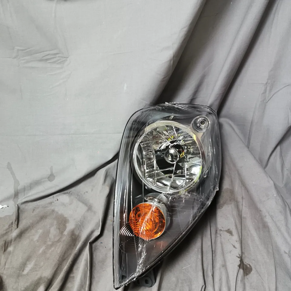 HEAD LAMP UNIT - FORD FIESTA MK6 