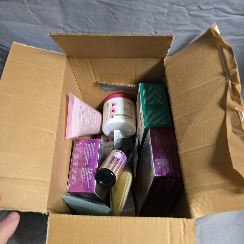 APPROXIMATELY 12 MATRIX BIOLAGE HAIR CARE PRODUCTS INCLUDING SCALPSYNC HAIR TREATMENT/FULL DENSITY HAIR SYSTEM/COLOR LAST MASK/COLOR LAST ORCHID AQUA GEL CONDITIONER