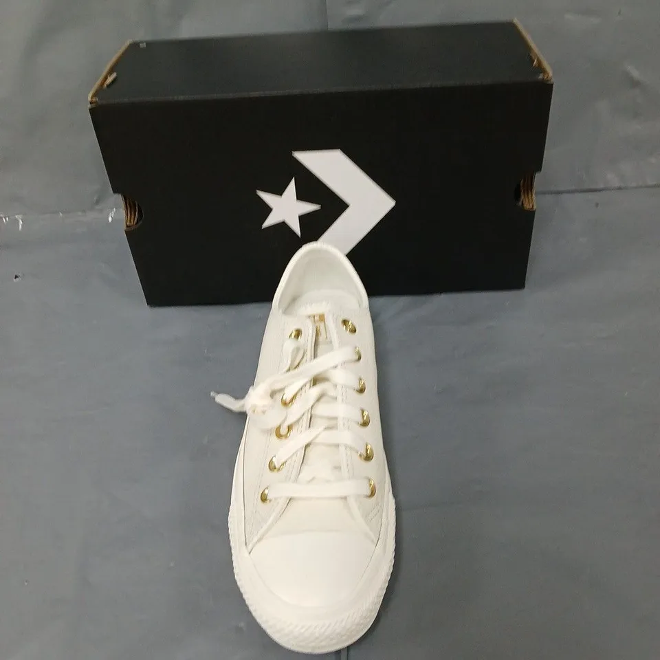 BOXED PAIR OF CONVERSE LOW OX UK 5.5