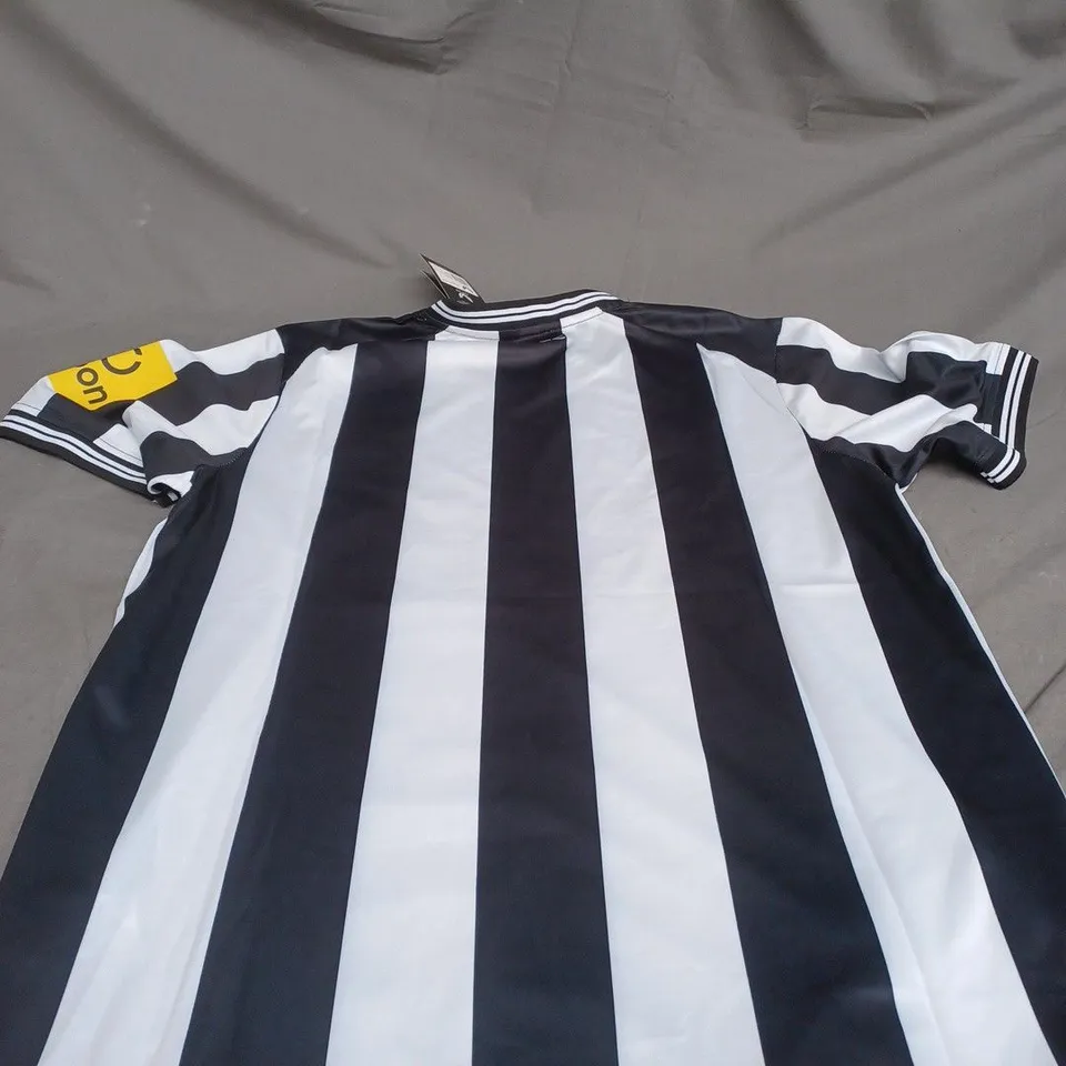 NEWCASTLE UNITED FC HOME SHIRT SIZE L