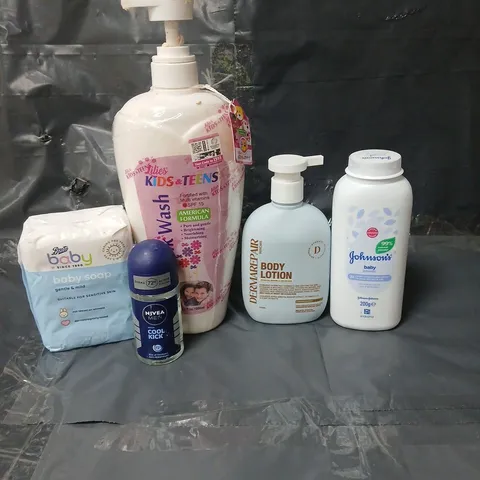 APPROXIMATEY 20 ASSORTED HEALTH AND BEAUTY PRODUCTS TO INCLUDE NIVEA ROLL ON DEODORANT, JOHNSON'S BABY POWDER AND BABY SOAP