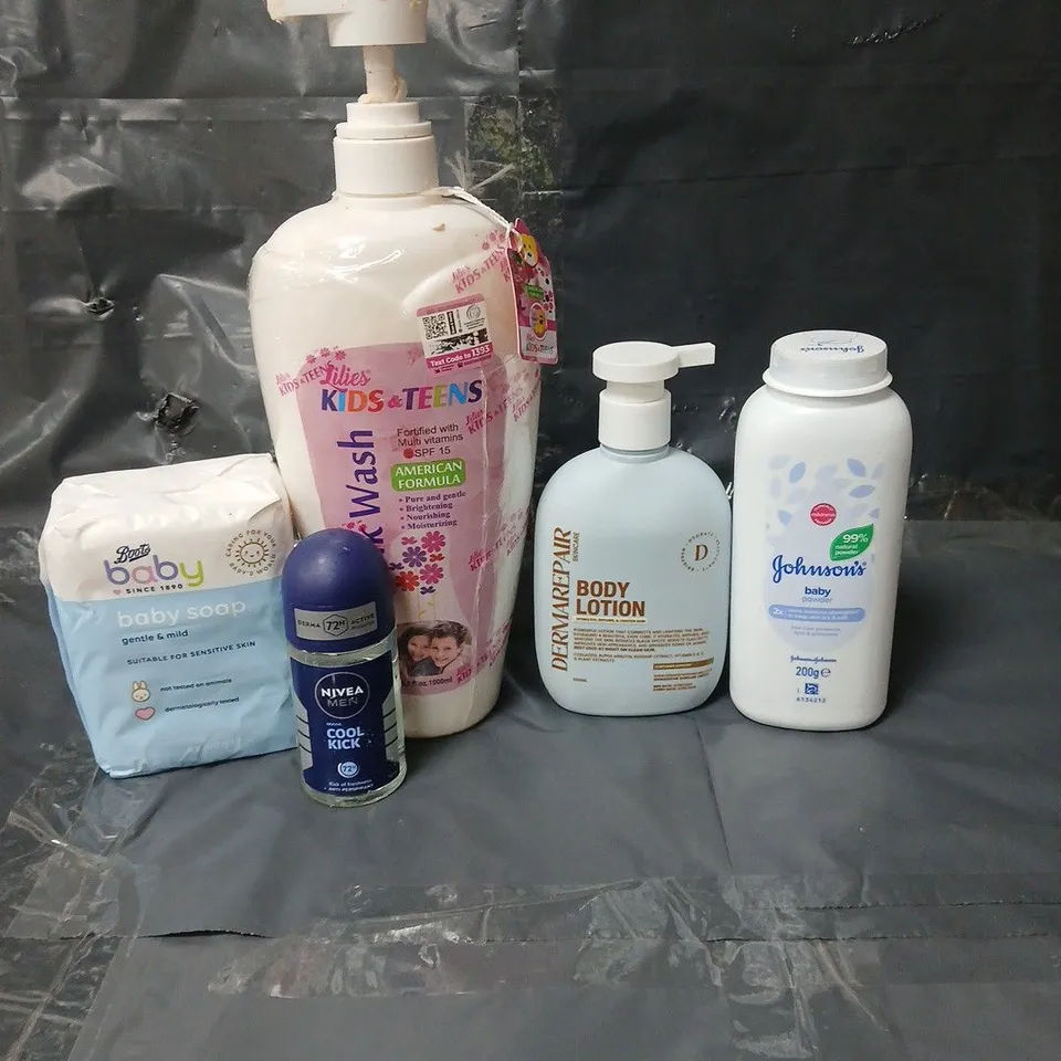 APPROXIMATEY 20 ASSORTED HEALTH AND BEAUTY PRODUCTS TO INCLUDE NIVEA ROLL ON DEODORANT, JOHNSON'S BABY POWDER AND BABY SOAP