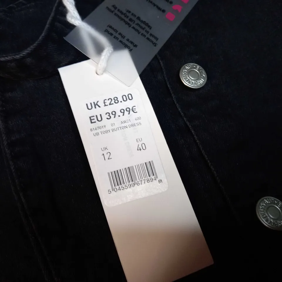 URBAN BLISS BLACK BUTTON THROUGH FORM FITTING DENIM DRESS - SIZE 12