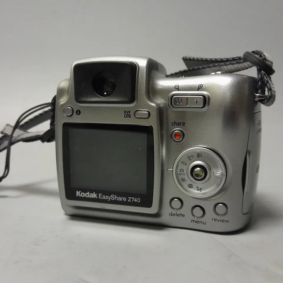 KODAK EASYSHARE Z740 10X ZOOM CAMERA