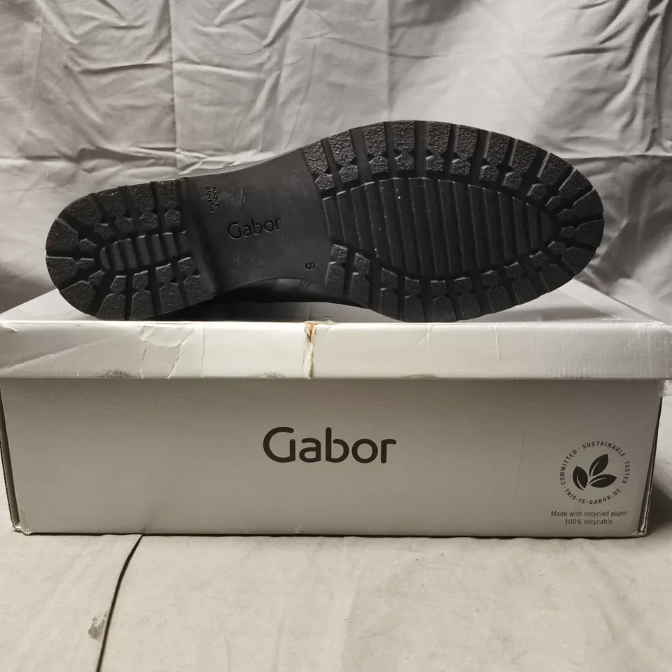 BOXED PAIR OF GABOR BOOTS IN BLACK SIZE 6