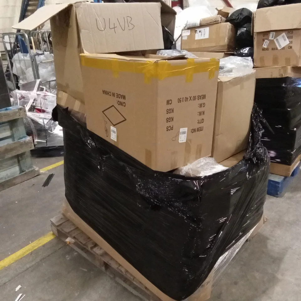 PALLET OF ASSORTED HOUSEHOLD GOODS AND PRODUCTS TO INCLUDE; SPORTS HELMETS, LAPTOP BAGS, FURNITURE ETC