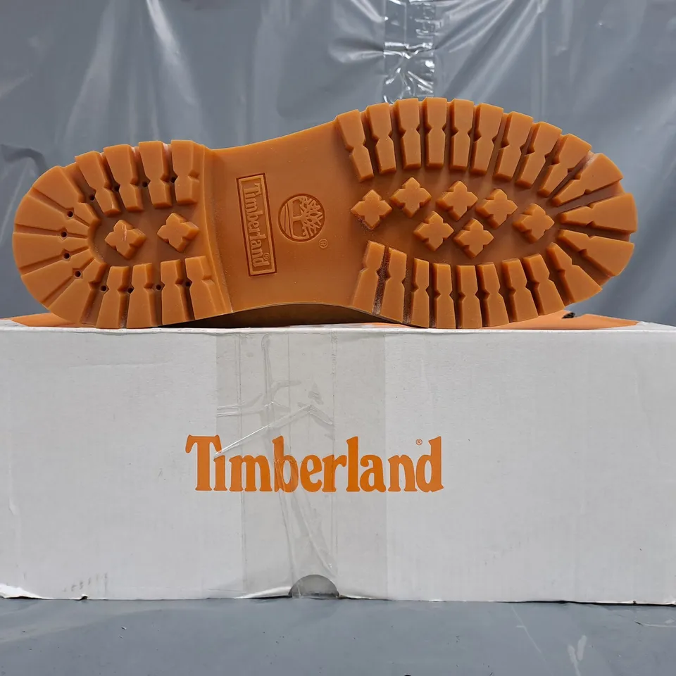 BOXED PAIR OF TIMBERLAND WATERPROOF BOOTS IN WHEAT NUBUCK SIZE UK 10.5