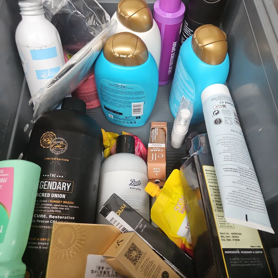 APPROXIMATEY 20 HEALTH AND BEAUTY PRODUCTS TO INCLUD - OGX - SHOWER GEL FOOT SOCKS- ETC