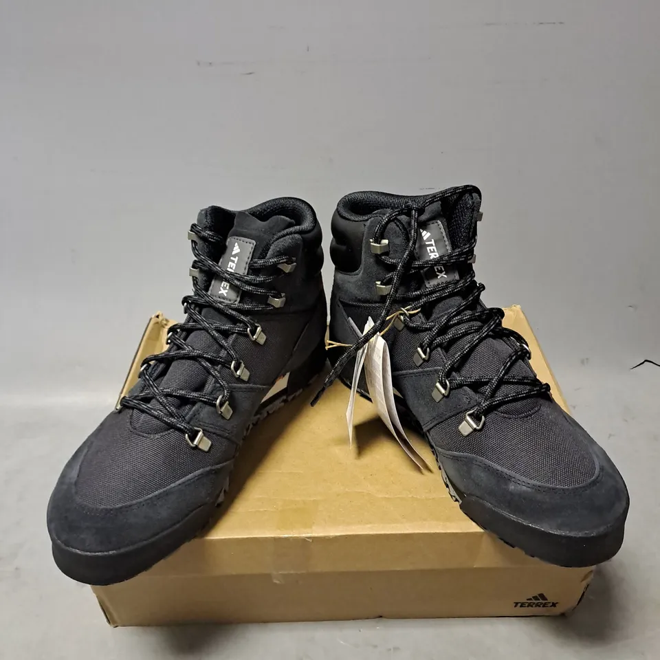 BOXED PAIR OF ADIDAS TERREX SNOWPITCH CORD.RDY BOOTS IN BLACK SIZE 7