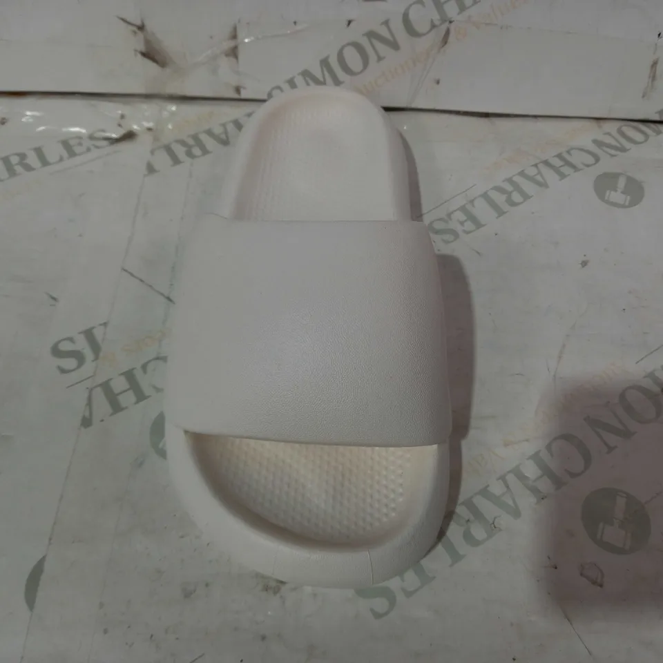 BOXED PAIR OF DESIGNER SLIDERS IN WHITE EU SIZE 36-37