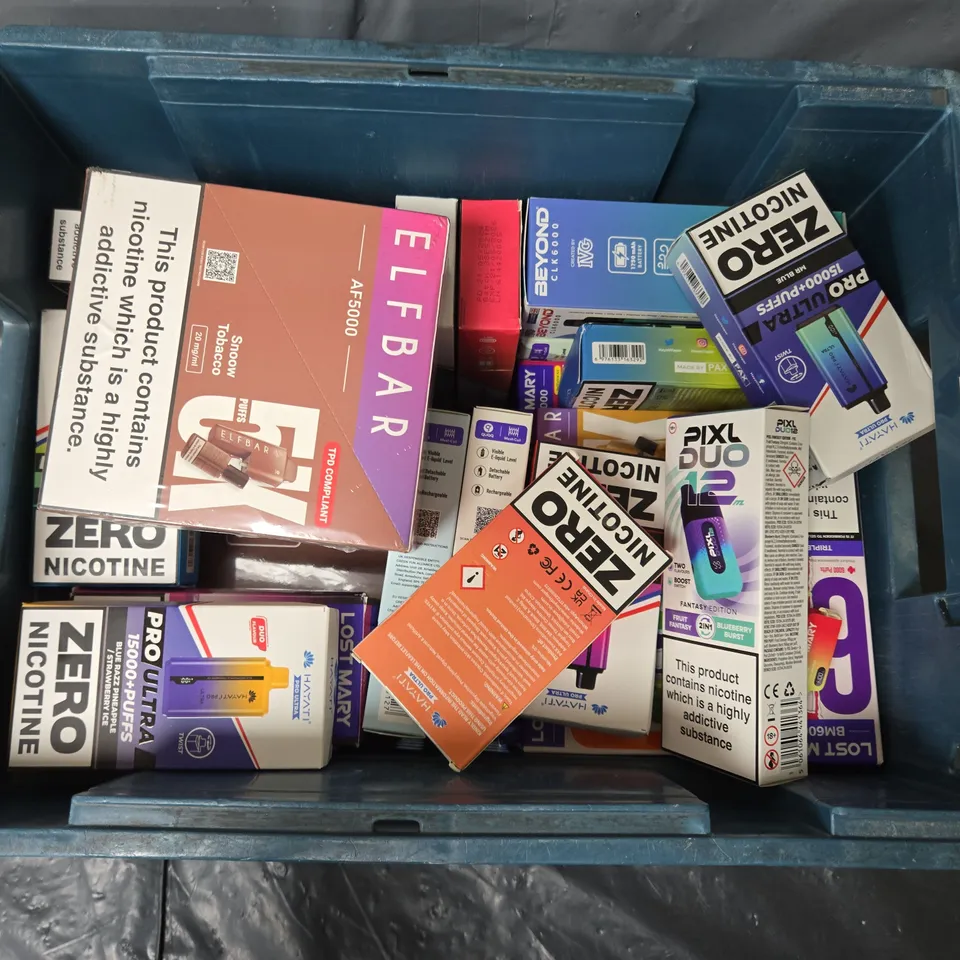 APPROXIMATELY 24 ASSORTED E-CIGARETTE & VAPING ITEMS IN VARIOUS BRANDS TO INCLUDE HAYATI PRO ULTRA, LOST MARY BM6000, ELFBAR AF5000, ETC - COLLECTION ONLY