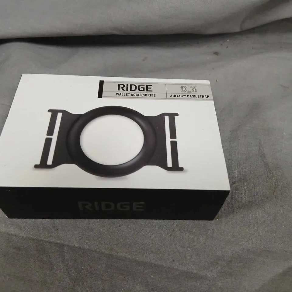 RIDGE AIRTAG CASH STRAP WALLET ACCESSORY – BOXED