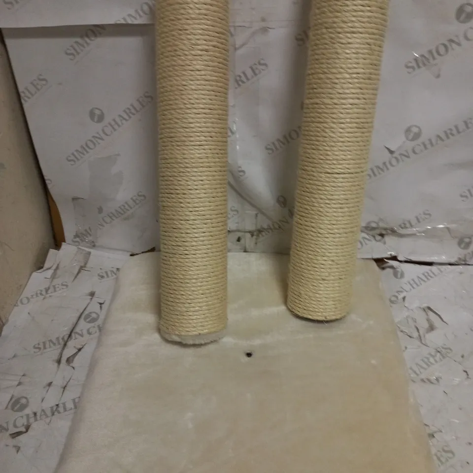 DELUXE SCRATCH POST 
