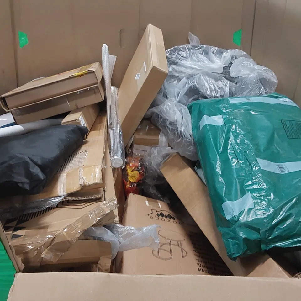 PALLET OF ASSORTED CONSUMER PRODUCTS TO INCLUDE: AIR COOLER, HOLLYWOOD MIRROR, COFFEE TABLE, MOTORCYCLE BAG, RUGS, BATH MATS ECT