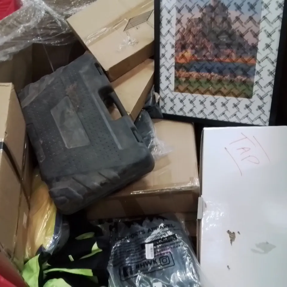 PALLET CONTAINING VARIOUS ASSORTED HOUSEHOLD ITEMS TO INCLUDE: KITCHEN MIXER TAP SET, PICTURE FRAME, FOOT STOOL, MOTORCYCLE JACKETS AND LOTS MORE UNMARKED BOXED ITEMS 