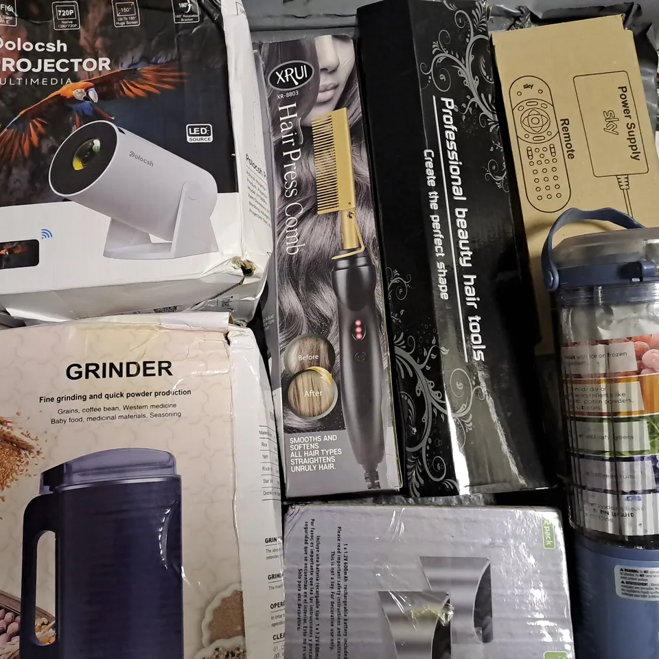 LOT OF 13 ASSORTED TECH ITEMS TO INCLUDE GRINDER, HAIR STYLERS, DESK LIGHTS AND WALL LIGHTS