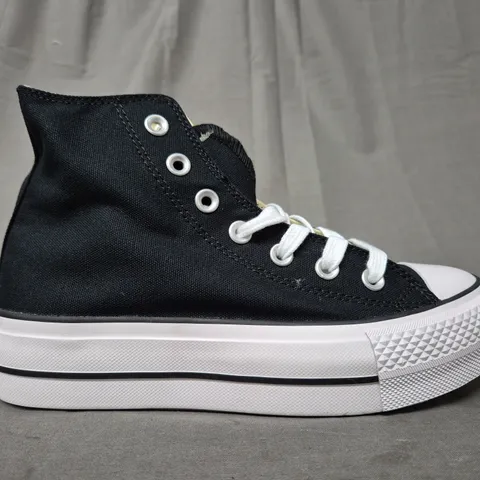 BOXED PAIR OF CONVERSE SHOES IN BLACK/WHITE UK SIZE 5