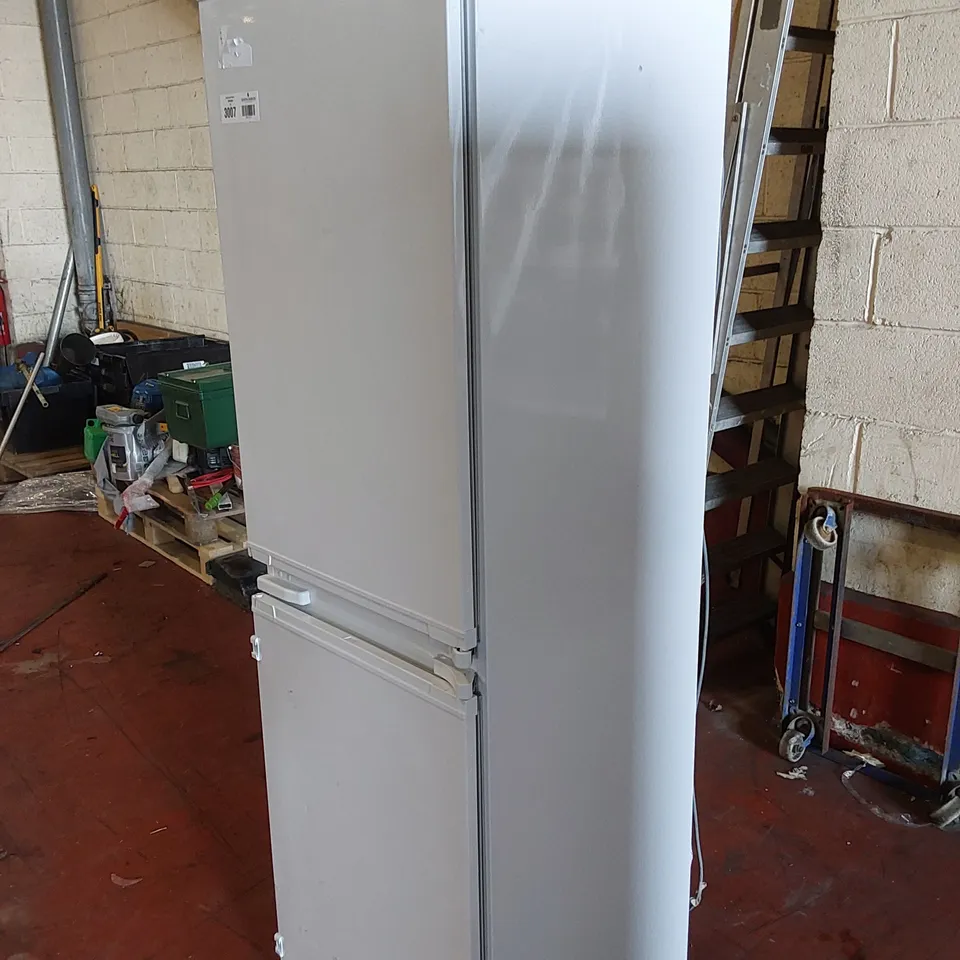 GRUNDIG GKFED445 BUILT-IN INTEGRATED 50/50 FRIDGE FREEZER