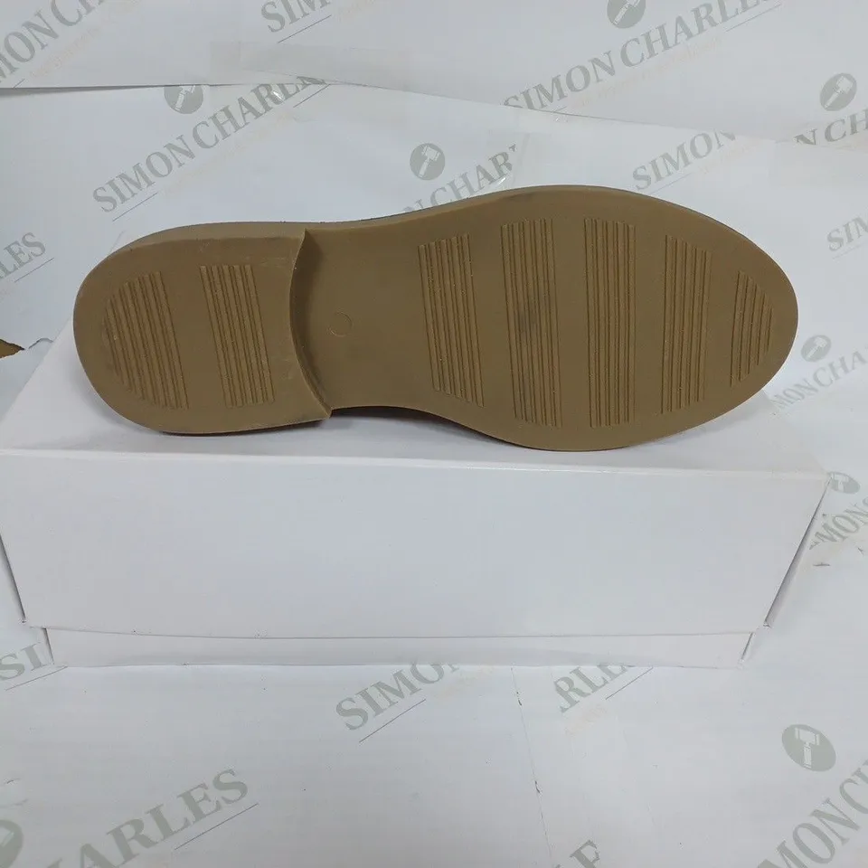 BOXED MARSH MICROSUEDE IN BISCUIT SIZE 10