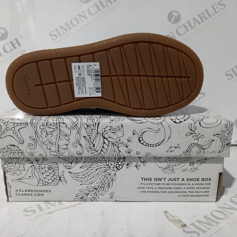 BOXED PAIR OF CLARKS FAWN SOLO KIDS SHOES IN NAVY UK SIZE 11