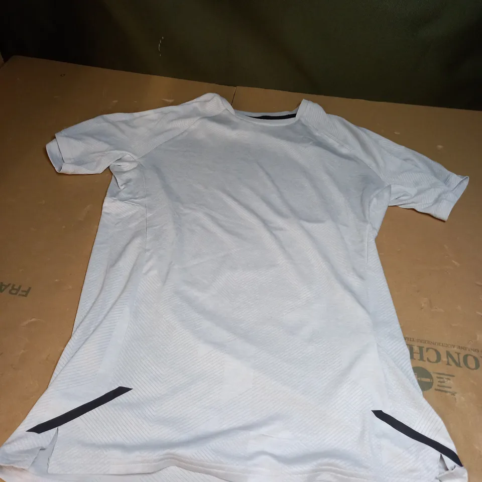 XS GREY GYMSHARK T-SHIRT 