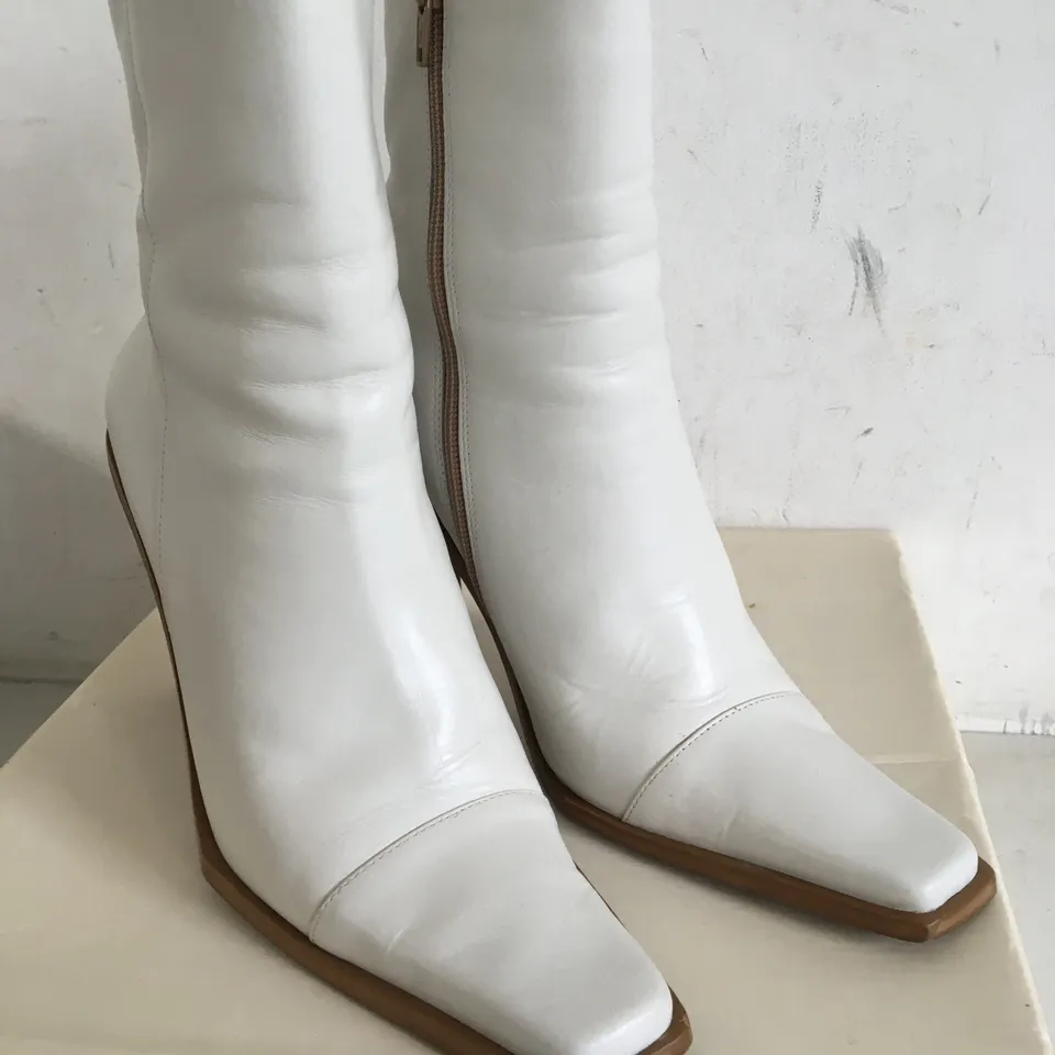BOXED PAIR OF SIZE 7 HIGH HEEL BOOTS