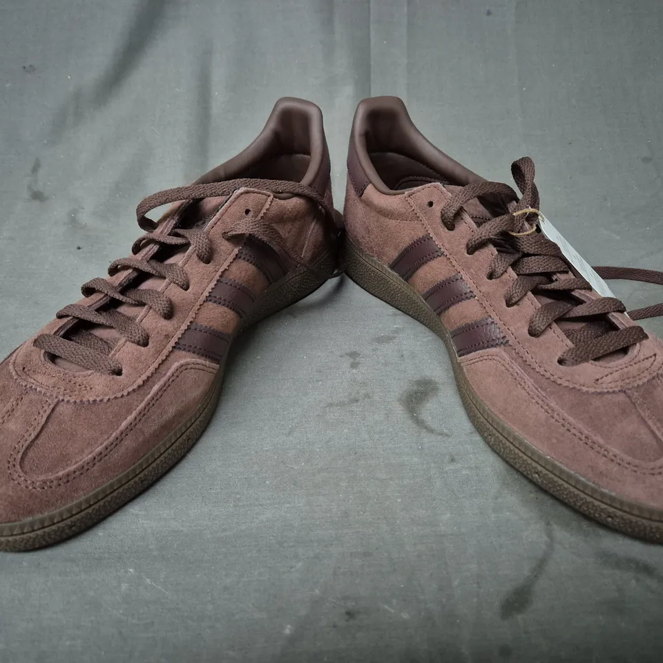 BOXED PAIR OF ADIDAS HANDBALL SPEZIAL SHOES IN CHOCOLATE UK SIZE 9