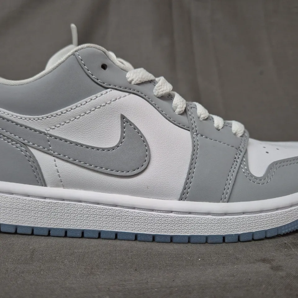 BOXED PAIR OF NIKE WOMEN'S AIR JORDAN 1 LOW SHOES IN GREY/WHITE UK SIZE 3.5