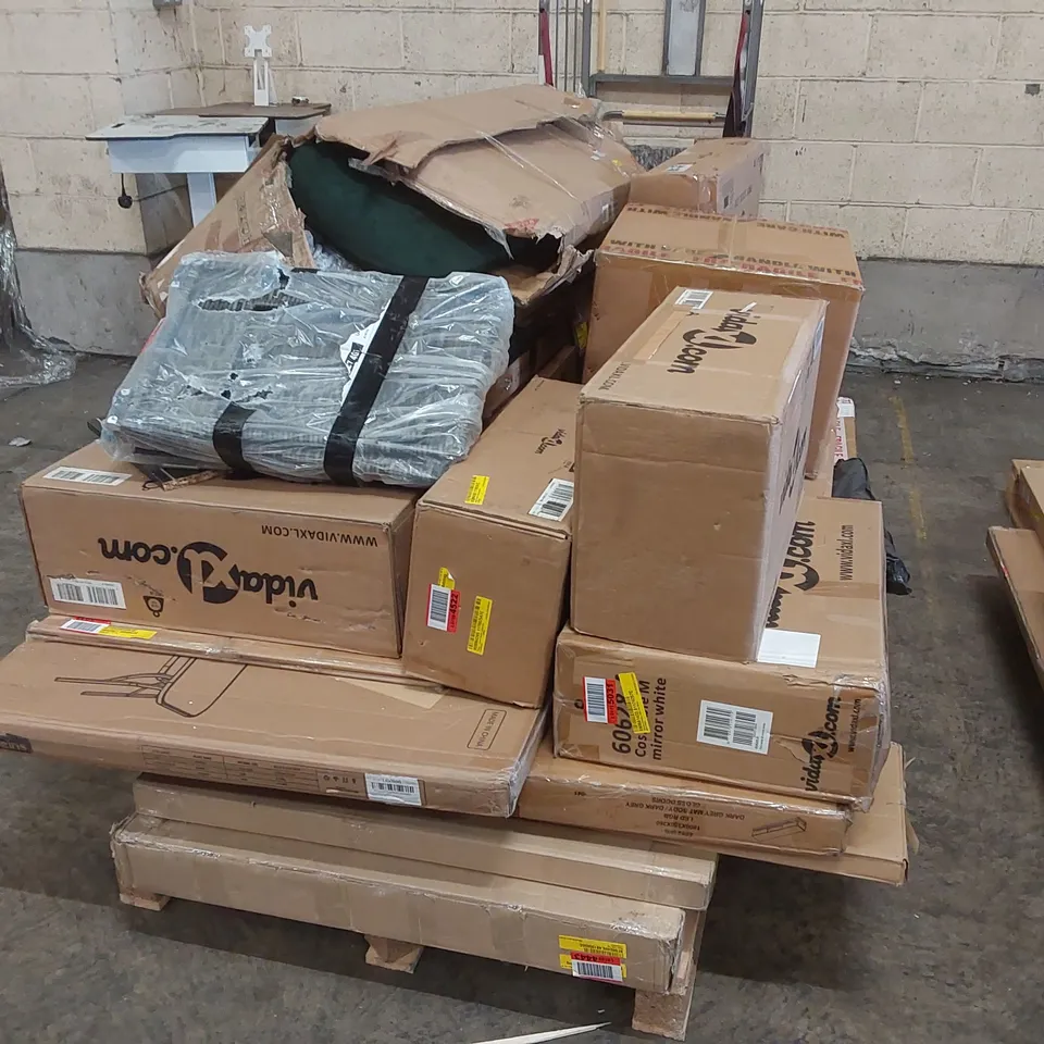 PALLET OF ASSORTED FURNITURE PARTS 