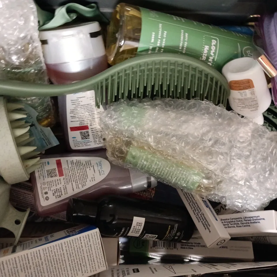 APPROXIMATELY 20 ASSORTED COSMETIC ITEMS TO INCLUDE CERAVE, HAIR CAMP, ETC - COLLECTION ONLY