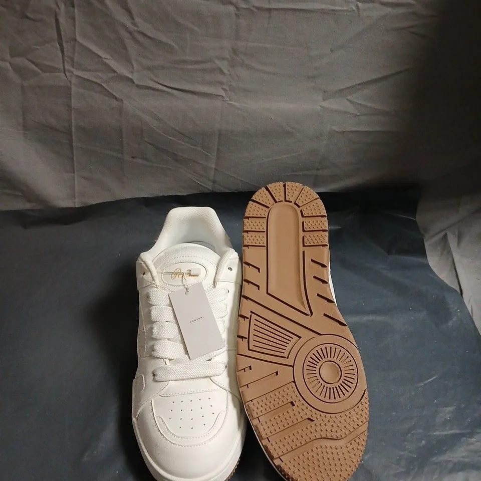 CONZURI WHITE LEATHER SNEAKERS – UK 9.5