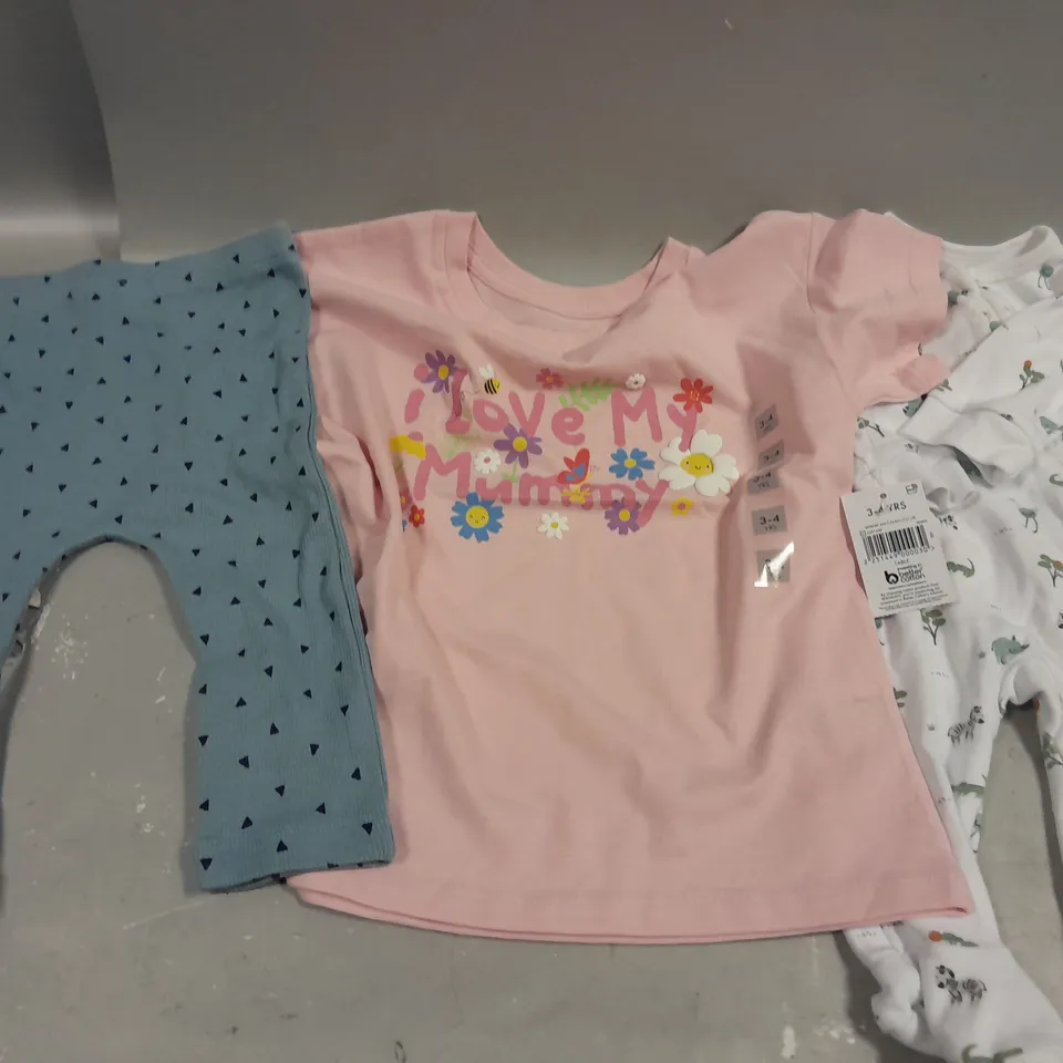 APPROXIMATELY 20 ASSORTED CHILDRENS CLOTHING PRODUCTS IN AGES RANGING FROM 0-5YRS 