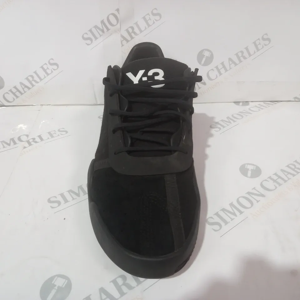 PAIR OF ADIDAS Y-3 SHOES IN BLACK/WHITE UK SIZE 9.5