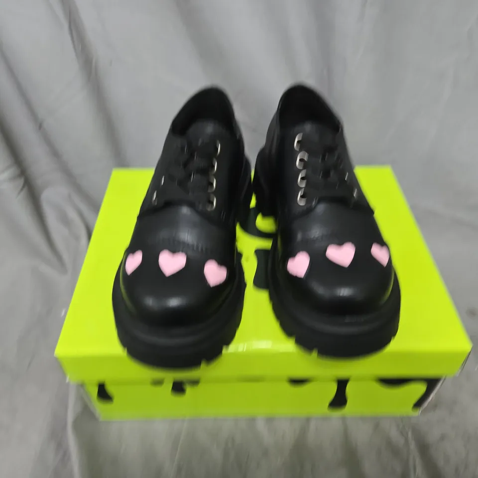 BOXED PAIR OF KOI KIDZ LIL TENNIN HEART SHOES IN BLACK/PINK - UK KIDS 11