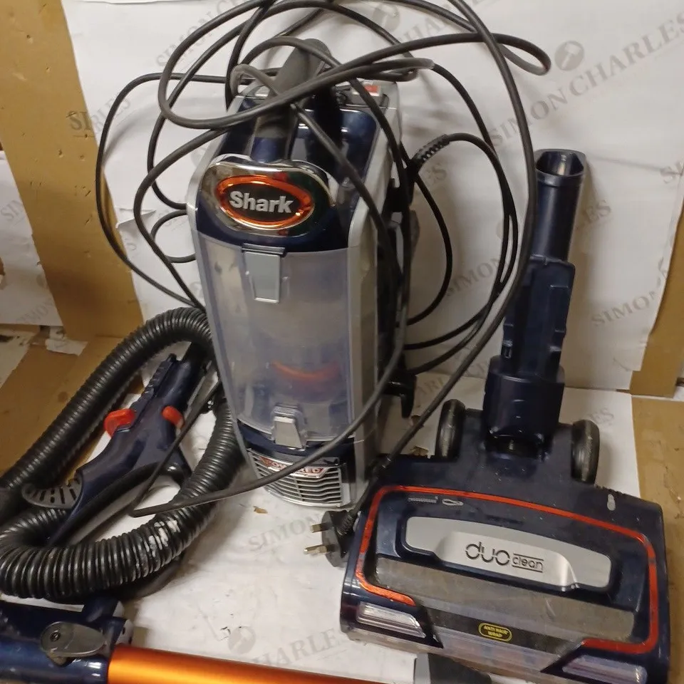 SHARK DUO CLEAN VACUUM