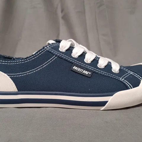 BOXED PAIR OF ROCKET DOG SHOES IN NAVY/WHITE UK SIZE 6