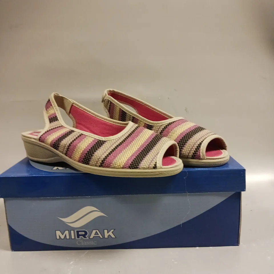 BOXED PAIR OF MIRAK OPEN TOE SLIP ON SANDLES IN PINK - SIZE 5