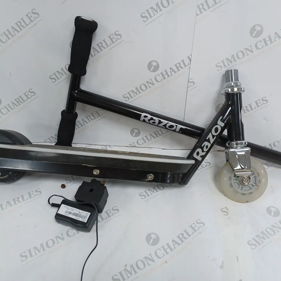 RAZOR ELECTRIC TEKNO 12 VOLT SCOOTER  RRP £199.99