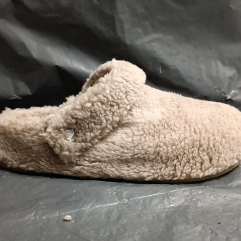 PAIR OF CROCS CLASSIC COZZZY SLIPPERS IN TAUPE SIZE UK M8/W9