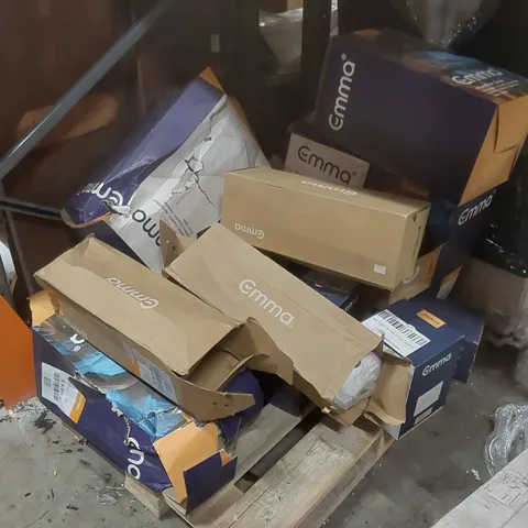 PALLET CONTAINING A LARGE QUANTITY OF ASSORTED EMMA DUVETS AND MATTRESS SLEEVES ECT