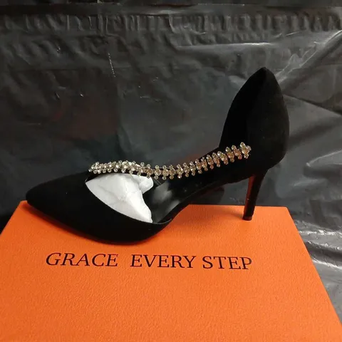 GRACE EVERY STEP BLACK SUEDE HIGH HEELS WITH RHINESTONE CHAIN, UK 5 (US 7, EU 37)