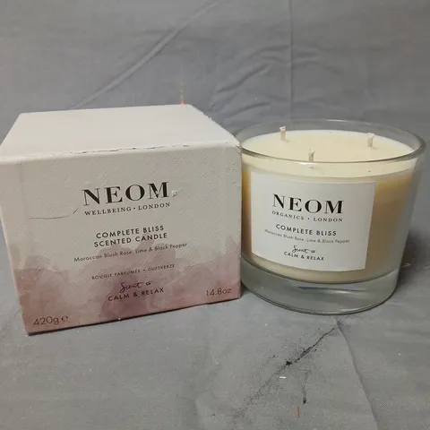 NEOM COMPLETE BLISS SCENTED CANDLE – MOROCCAN BLUSH ROSE, LIME & BLACK PEPPER (TRIPLE WICK, 420G / 14.8OZ)