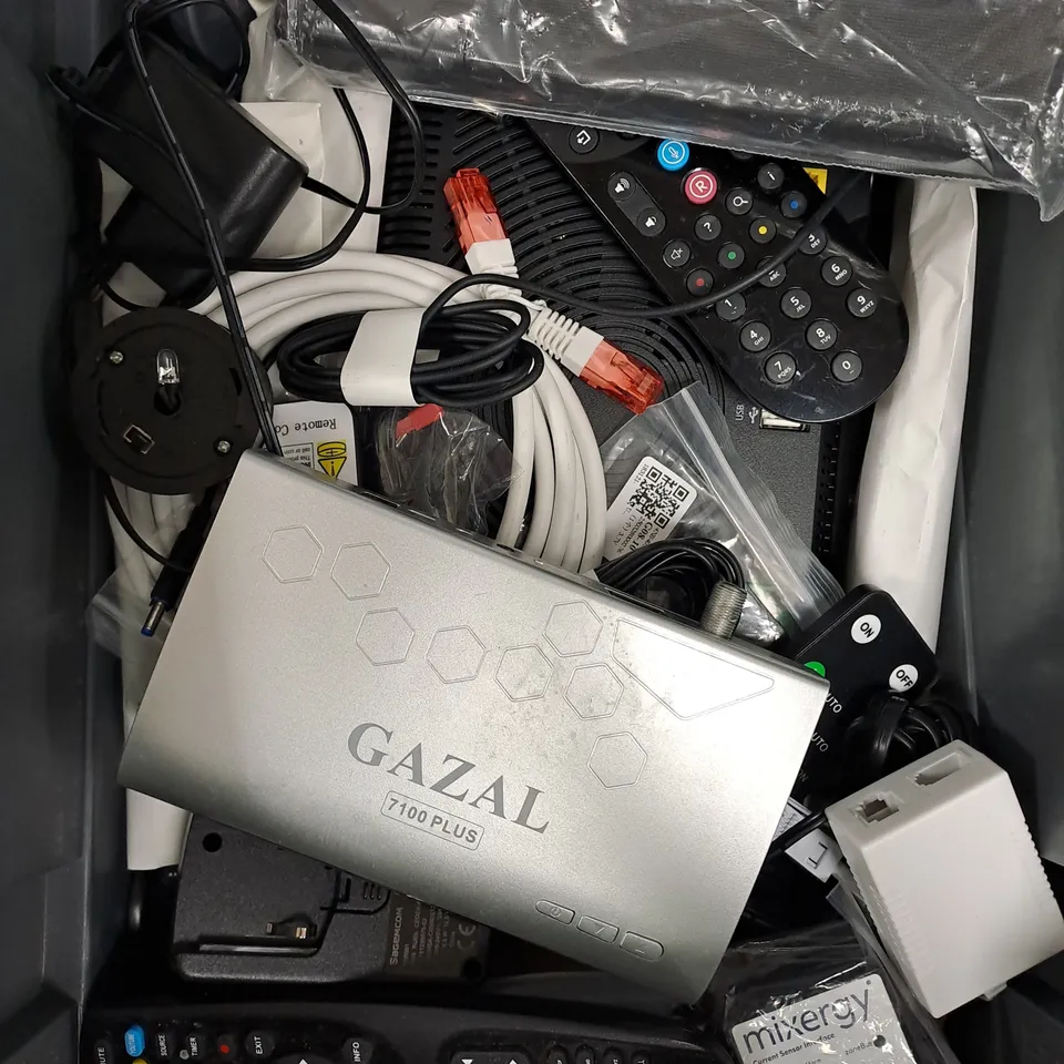 APPROXIMATELY 15 ASSORTED HOUSEHOLD ITEMS TO INCLUDE REPLACEMENT REMOTES, POWER SUPPLIES, ROUTER ETC 